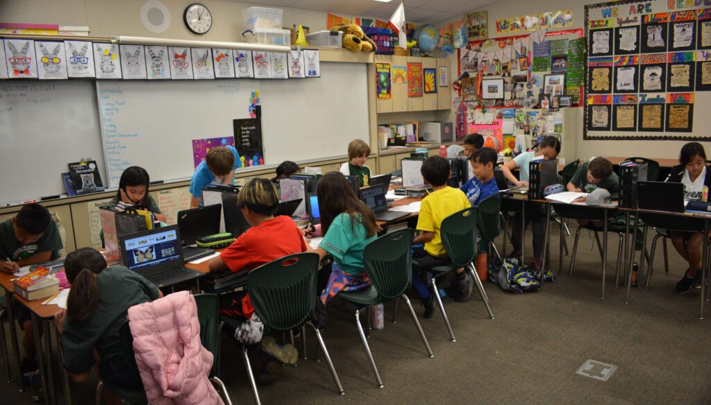 Students using Chrome Books 4th grade team utilizes the chromebooks